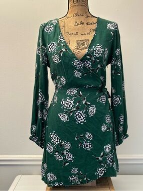 Floral Green Wrap Dress By Cupcakes & Cashmere Size 8